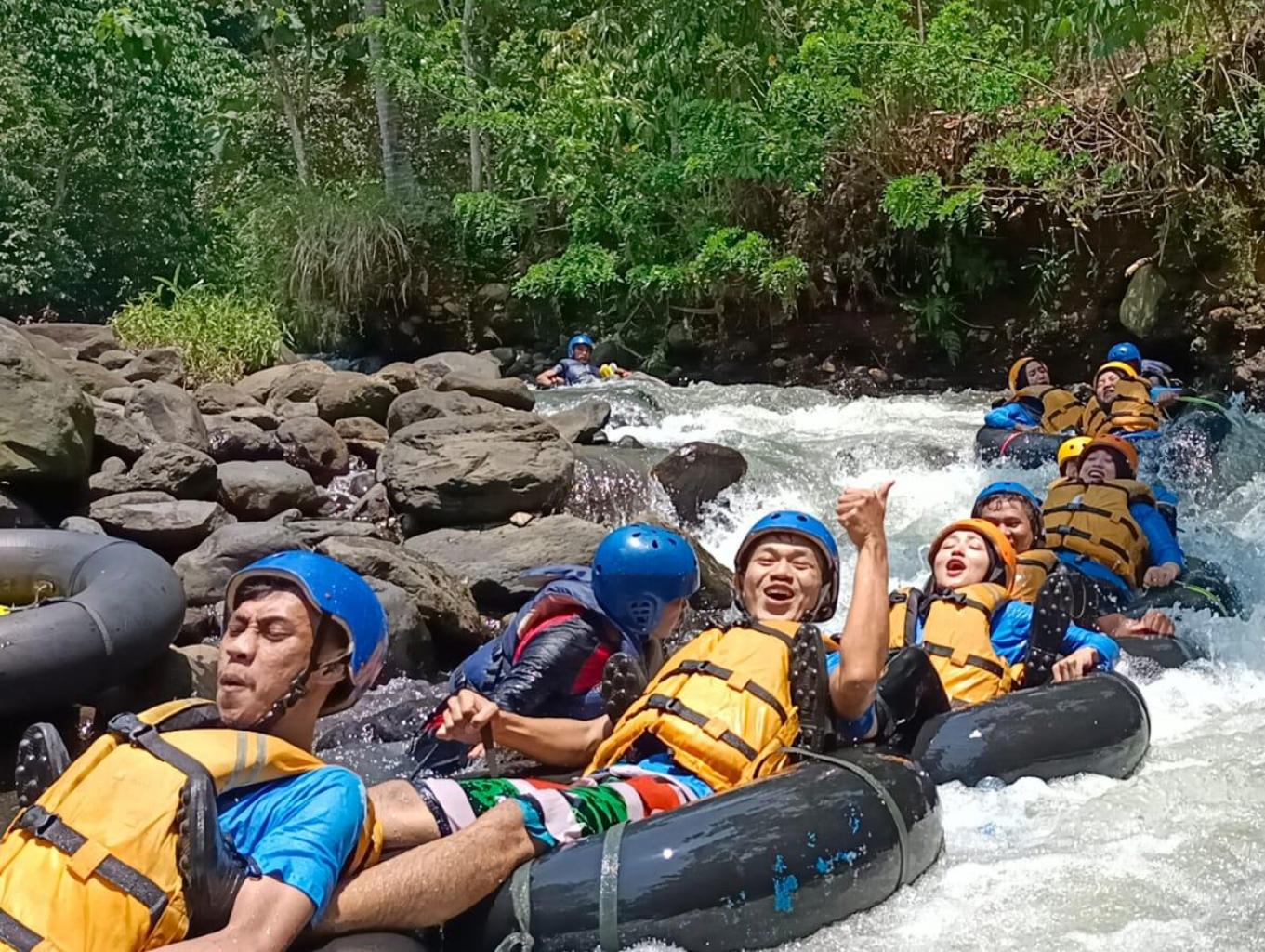 River Tubing (papalidan)